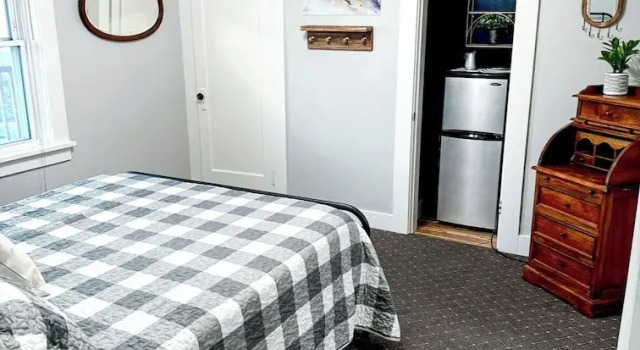 Четырёхместный номер Standard Fall River Hotel and Grazerz Restaurant