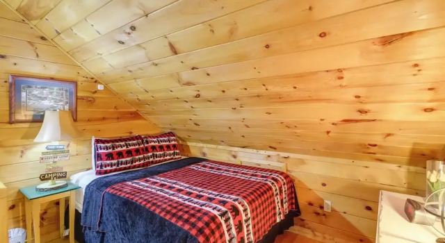 Коттедж Hot Tub + Pool Table: Secluded Seiverville Cabin