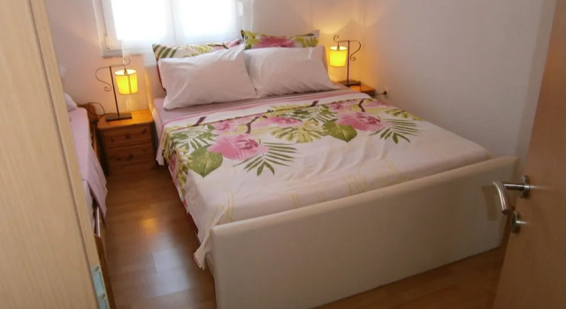 Апартаменты c 1 комнатой с балконом Beautiful holiday apartment Sanela for relaxed vacation