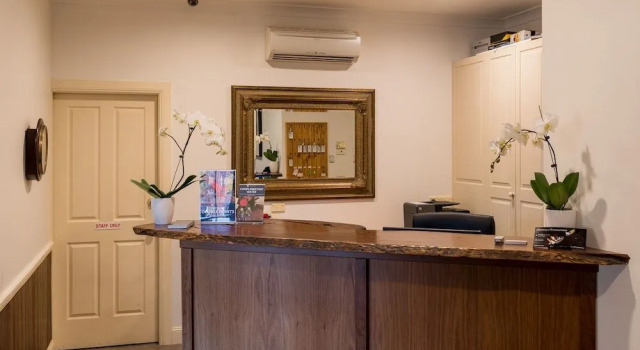 Bowen Inn Motel, Забронировать Мотель Отели Литгоу с завтраком, Завтраки