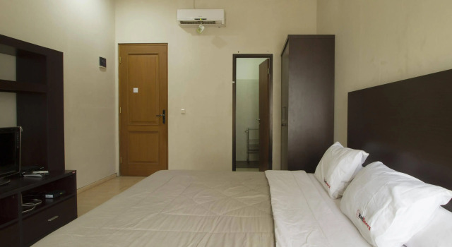 RedDoorz near Pejaten Village, Book Hotel Jakarta Jakarta Province