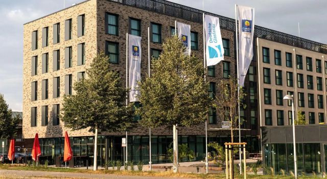 Кровать в общем номере Hey Lou Hotel Monheim am Rhein