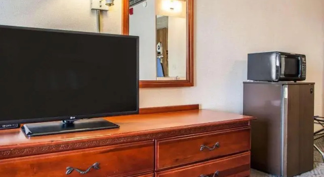 Люкс c 1 комнатой Rodeway Inn & Suites Milwaukee Airport