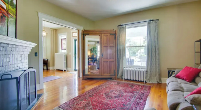 1915 Historic Cambridge Property w/ Fire Pit!, Забронировать Дом для отпуска Коттеджи Кембриджа, рядом с Dorchester General Hospital, Коттедж