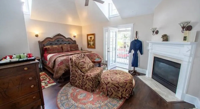 Коттедж Luxury Carriage Way Centennial House