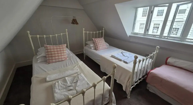 3 Bed Apartment Sleeps 7 - Pets Ok - Tv & Wifi, Varaa Huoneisto Asunnot kohteessa Merseyside, Huoneisto