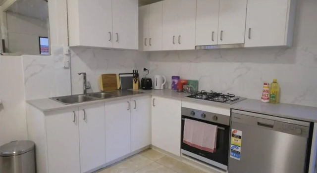 Коттедж Sydney Burwood 5 Bed with 4 Bath FREE Netflix WIFI