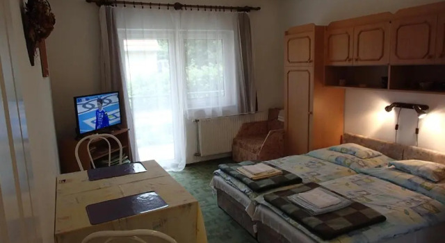 Jankó Apartmanház, Book Hotel Hoteller i Western Transdanubia med parkering, Parkering