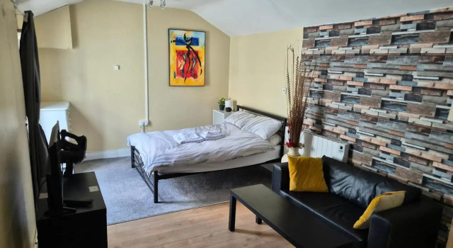 17b DB Airbnb