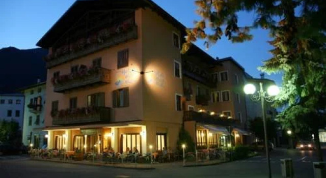 Hotel Alle Alpi, Забронировать Отель Мале Валь-ди-Соле