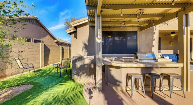 Коттедж Hot Tub & Heated Pool: Home in Estrella Mtn Ranch