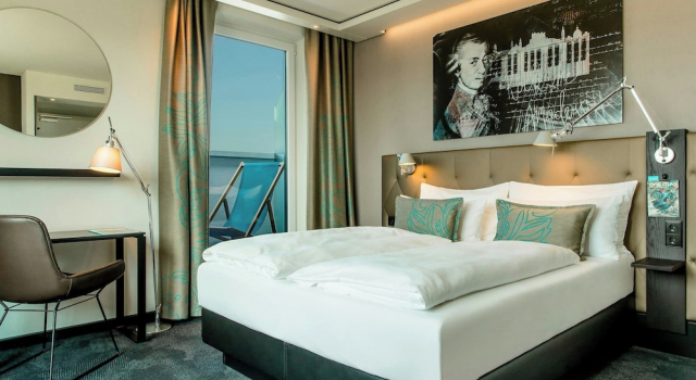 Номер Standard с балконом Motel One Salzburg-Süd