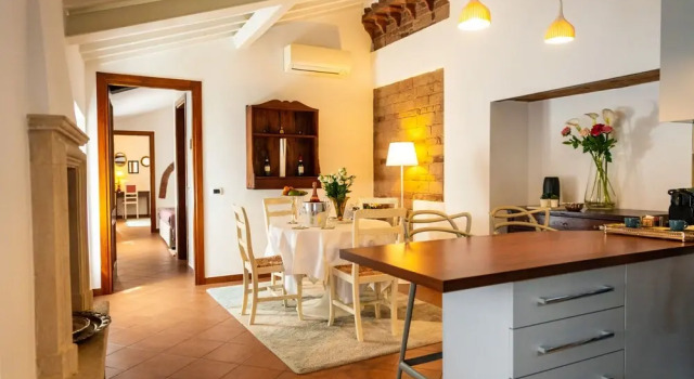 Апартаменты Αn exclusive deconsecrated former church residence from 1170