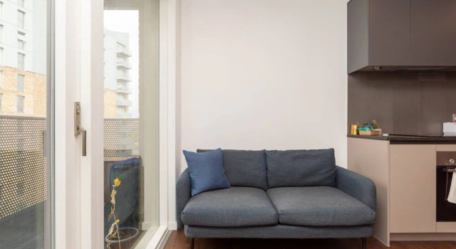 Modern 1 Bedroom Apartment With Balcony in Surrey Quays, Varaa Huoneisto Asunnot kohteessa Merseyside, Huoneisto