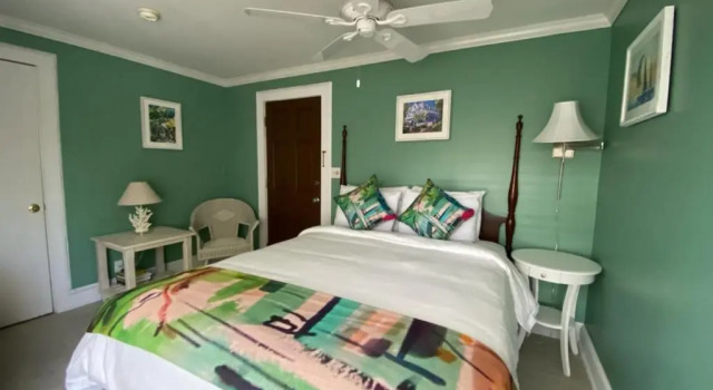 Authors Key West Guesthouse, Забронировать Гостевой дом Гостевые дома Ки-Уэст, рядом с Key West Firehouse Museum, Гостевой дом