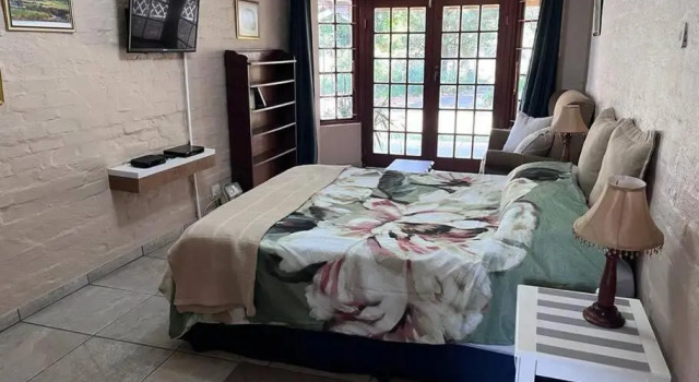 The Olive Thrush Spacious and Comfy 1 bedroom flat, Book Hotel Howick Midlands Meander