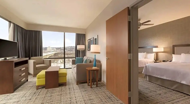 Четырёхместный люкс Hearing Accessible c 1 комнатой Homewood Suites by Hilton Pittsburgh Downtown