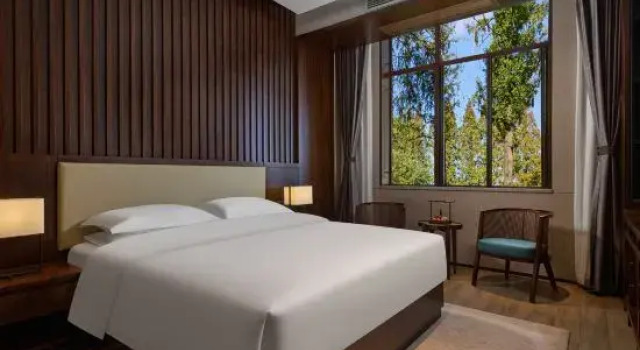 Двухместный люкс с видом на сад Floral Lux Guazhou Ancient Ferry Hotel (Yangzhou Zhang Ruoxu Memorial Hall)