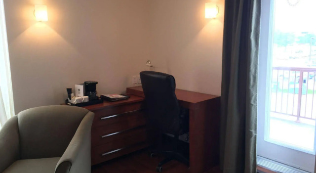 Hotel du Fjord, Boek Hotel Hotels in Saguenay Region met ontbijt, Ontbijt