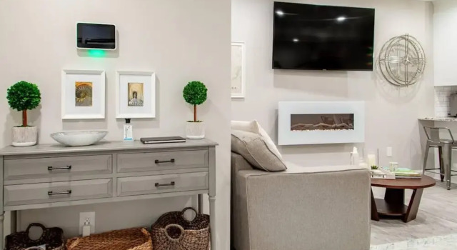 Stunning English Basement Only Steps From DMV Metro Subway Shopping Restaurants
