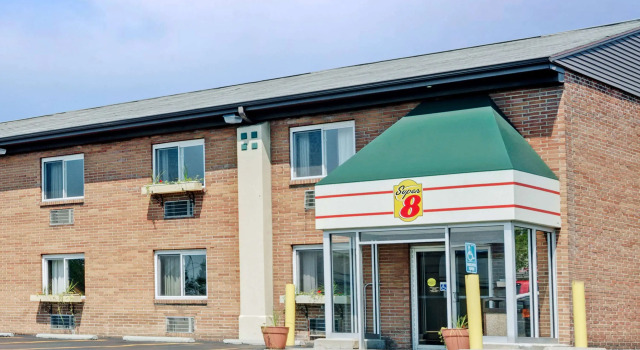 Super 8 by Wyndham Kenmore/Buffalo/Niagara Falls Area, Buchen Sie Hotel Hotels in New York State mit Pool, Schwimmbad