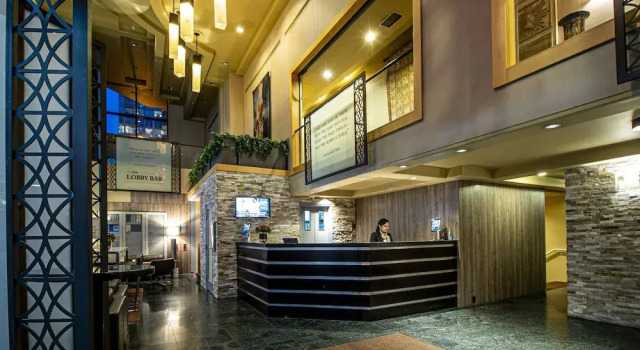 Executive Extended Stay, Забронировать Отель Отели Ванкувера с парковкой, рядом с Торговый центр Остров Гранвиль, Парковка