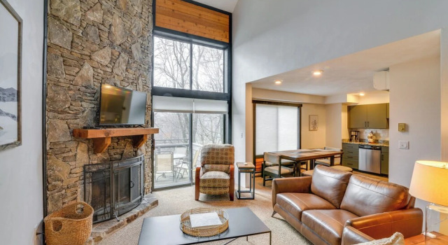 Апартаменты с 3 комнатами с балконом Swiss Mtn Condo: 3 Mi to Seven Springs Resort