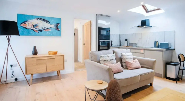 The Lobster Pot - 1 Bedroom Apartment - Tenby, Забронировать Апартаменты/квартира Отели Тенби с парковкой, рядом с Paragon Beach, Парковка