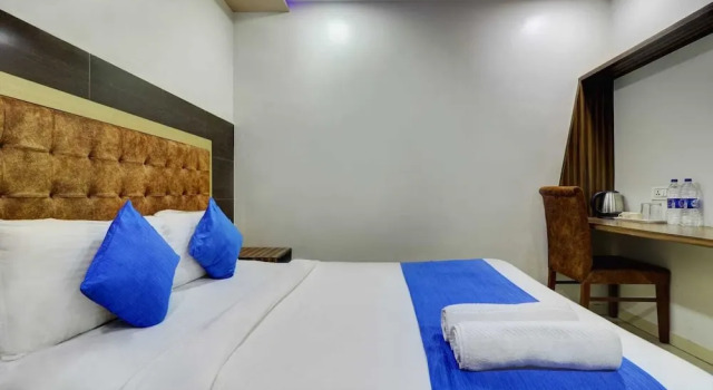 Номер Standard FabHotel New Blue Sapphire Residency