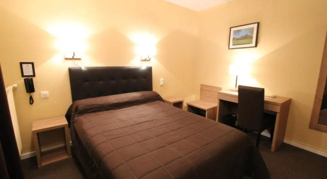 Hôtel Le Valaurie, Book Hotel Hotels in Gard with a Pool, Swimming Pool