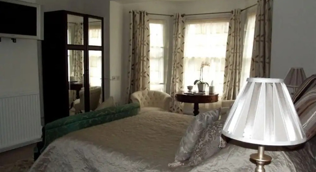 Двухместный номер Standard Townhouse Hotel