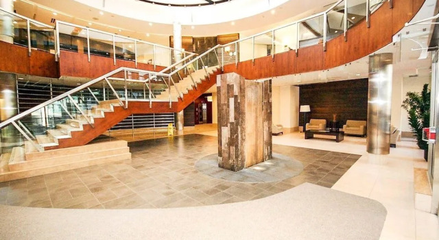 Sarkar Suites - 3880 Duke of York Blvd