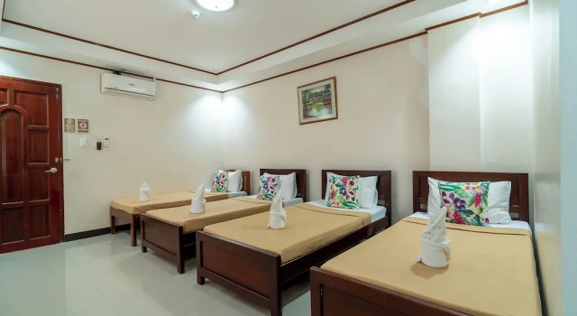 Четырёхместный номер Standard Dinahs Tourist Inn Puerto Princesa