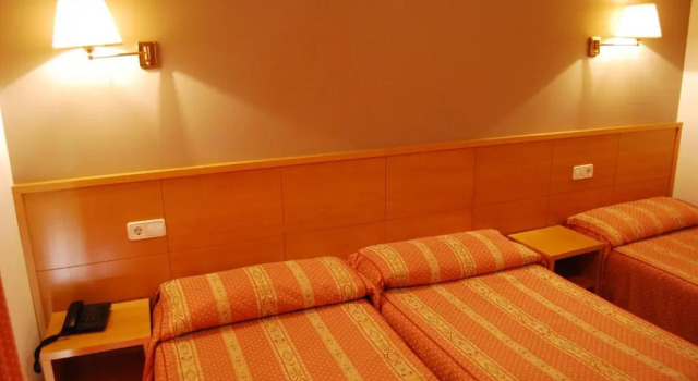 Трёхместный номер Standard Hotel Santa Faz