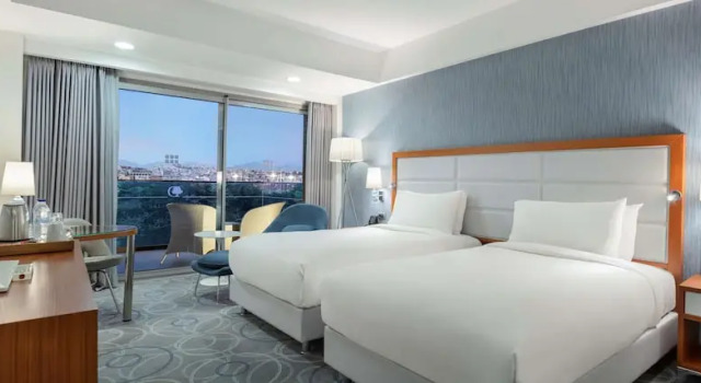 Двухместный номер Guest с балконом и с видом на море и город DoubleTree by Hilton Kusadasi