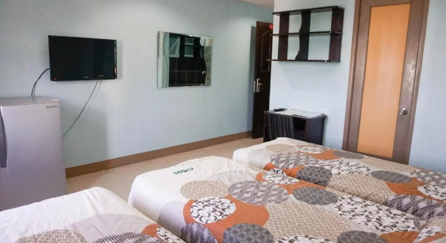 Трёхместный номер Comfort Crowne Garden Hotel