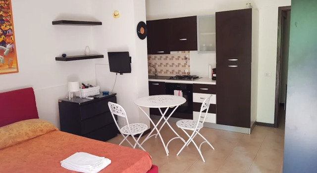 Monovano Furnished With a Small Garden, Забронировать Отель Отели в центре Ачи-Кастелло, в центре, Парковка