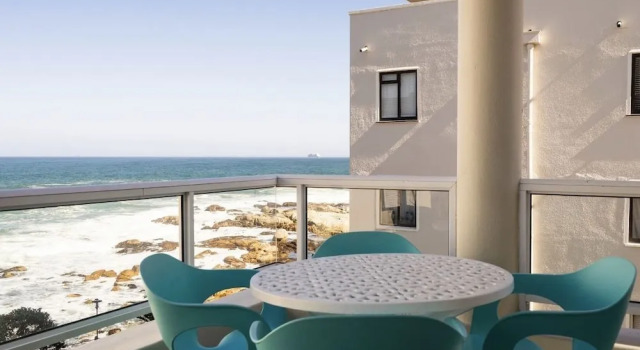 Апартаменты Bantry Beach Luxury Suites