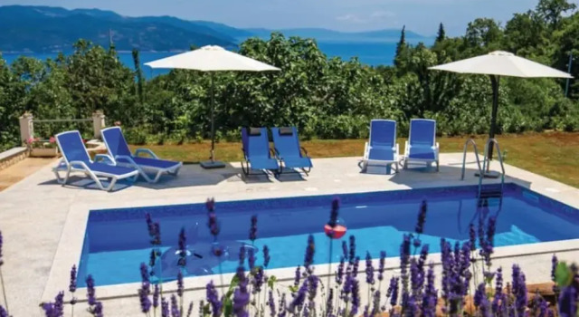 Charming Brsec Apartment With Shared Pool