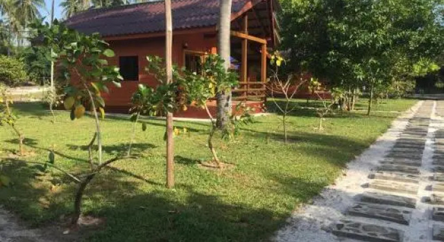 Ryta Beach Bungalow & Resort, Забронировать Курортный отель Отели Ронг с парковкой, Парковка