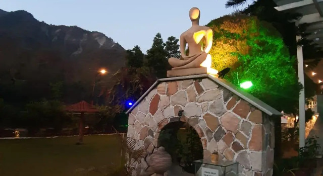 The Shahanshahi Adventure Park And Wellness Resort, Rezerwuj Ośrodek wypoczynkowy Hotele w Uttarakhand z basenem, Basen