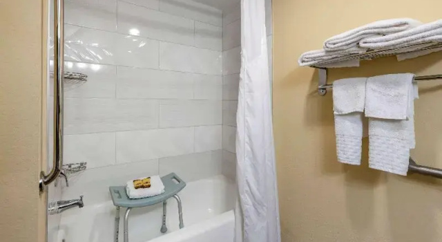 Четырёхместный номер Standard Best Western Plus Flagler Beach Area Inn & Suites