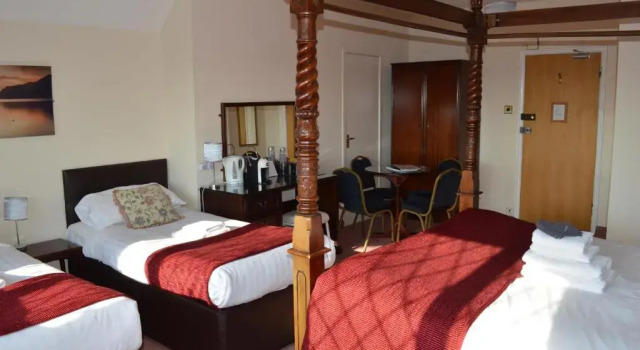 Четырёхместный номер Standard Hunters Lodge Hotel