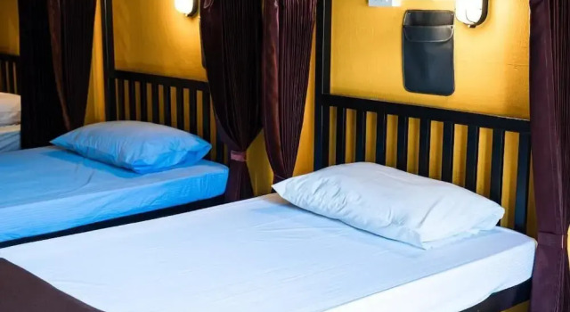 Кровать в общем номере Krabi Freedom Hostel and Bar