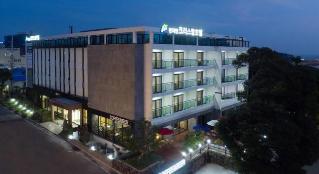 Cheonjiyeon Crystal Hotel, Забронировать Отель Отели Согвипхо 3 звезды, рядом с Saeyeongyo Bridge, 3*
