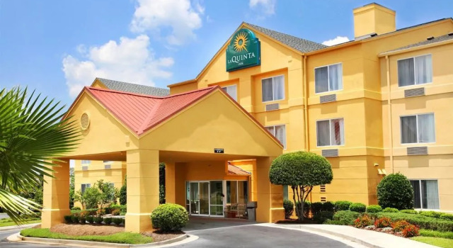 La Quinta Inn Statesboro - Georgia Southern Univ., Забронировать Отель Стейтсборо Джорджия, рядом с The Clubhouse at Hackers