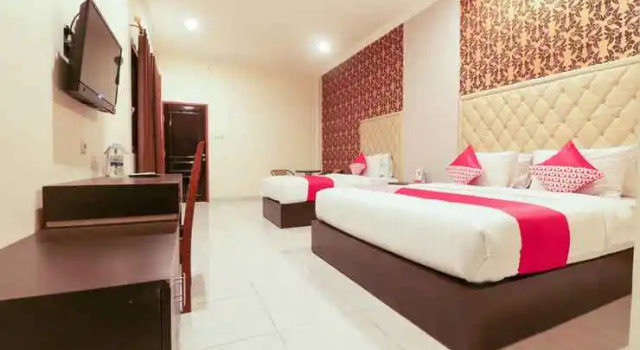Люкс OYO 1117 New Garuda Hotel