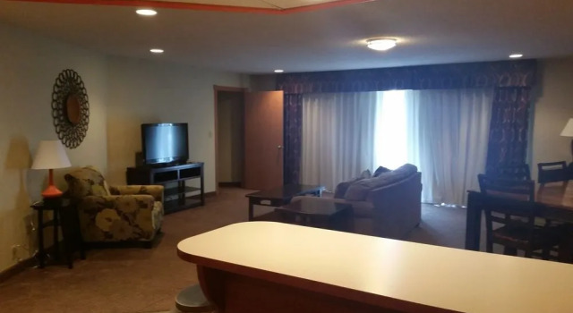 Howard Johnson Grand Forks, Забронировать Отель Отели Гранд-Форкс 3 звезды, 3*