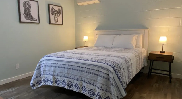 Коттедж с 2 комнатами Holiday Motel and RV Park