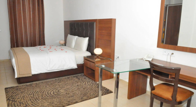 Riviera Royal Hotel, Resort & Casino, Book Ferieresort Hoteller i Conakry med pool, Swimmingpool